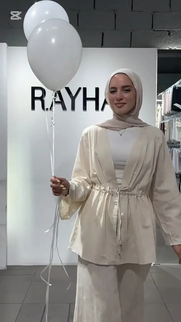 طقم جاكيت بخصر مربوط وتنورة – كريمي