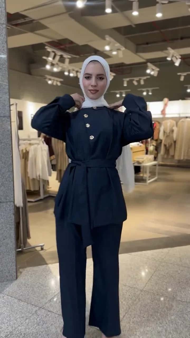 طقم جاكيت بحزام وأزرار ذهبية – كحلي